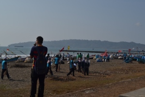 Bersih pantai teluk penyu, Jum'at (09/10/2015)
